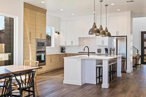 House, Multiple Bedrooms | Private kitchen | Fridge, oven, coffee/tea maker, toaster