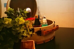 Bathtub, hair dryer, towels, soap - Sud Paris - Chambre/Camera/Room - business simple (Longjumeau)