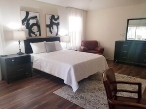 3 soverom, strykejern/-brett, wi-fi (inkludert) og sengetøy