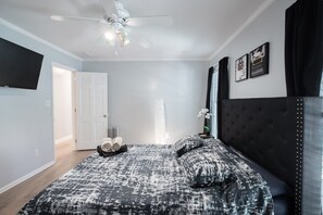 3 bedrooms, desk, iron/ironing board, WiFi