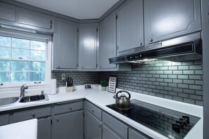 Microwave, dishwasher, coffee/tea maker, cookware/dishes/utensils