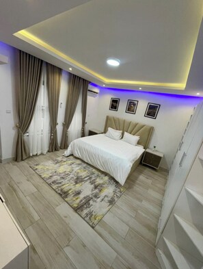 3 bedrooms, iron/ironing board, travel crib, free WiFi