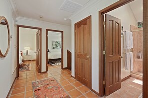 6 dormitorios, tabla de planchar con plancha, cuna de viaje y wifi