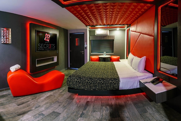 Suite Studio Junior, 1 très grand lit, vue cour intérieure | Coffres-forts dans les chambres, décoration personnalisée