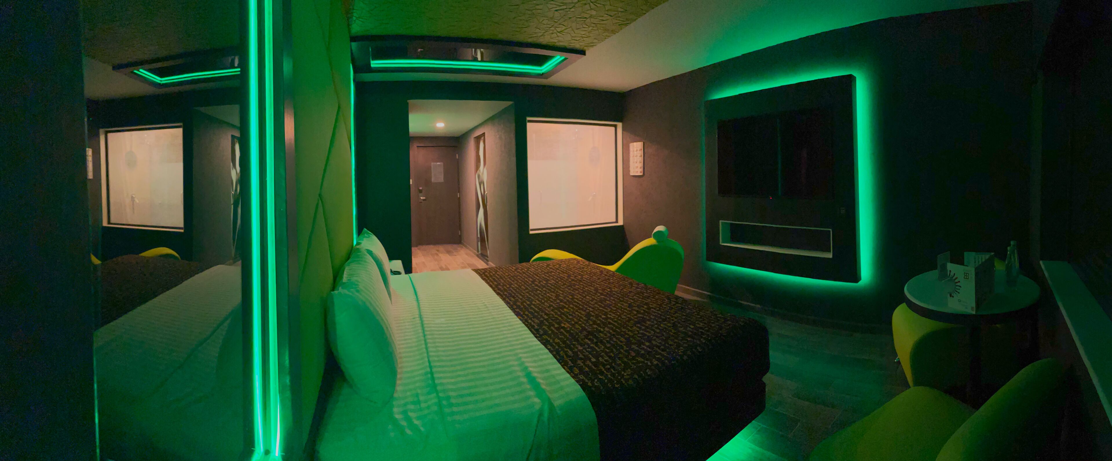 Junior Studio Suite, 1 King Bed, Courtyard View | Egyptian cotton sheets, premium bedding, in-room safe