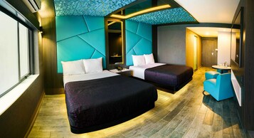 小型开间套房, 2 张大床, 庭院景观 | 客房内保险箱、特色装修、隔音、免费 WiFi