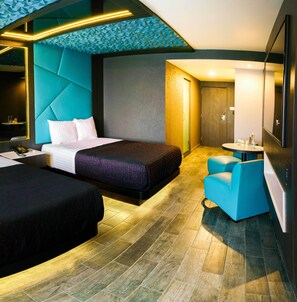 Studio Suite Junior, 2 Tempat Tidur Queen, pemandangan halaman | Brankas, didekorasi berbeda-beda, kedap suara, dan Wi-Fi gratis