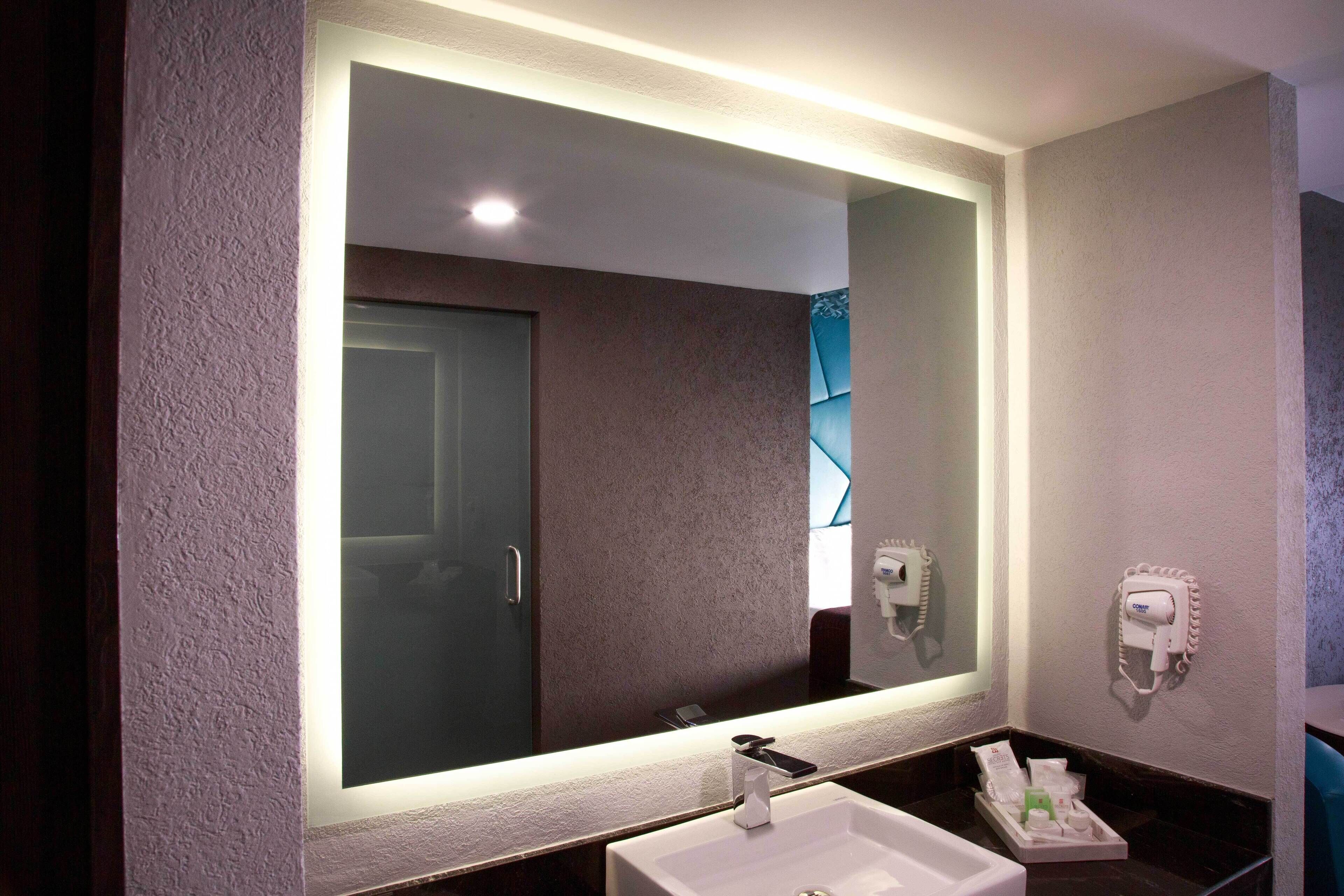 junior double room | 1 bedroom, in-room safe, individually decorated, soundproofing