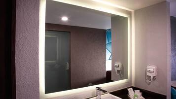 Junior Studio Suite, 2 Queen Beds, Courtyard View | Egyptian cotton sheets, premium bedding, in-room safe
