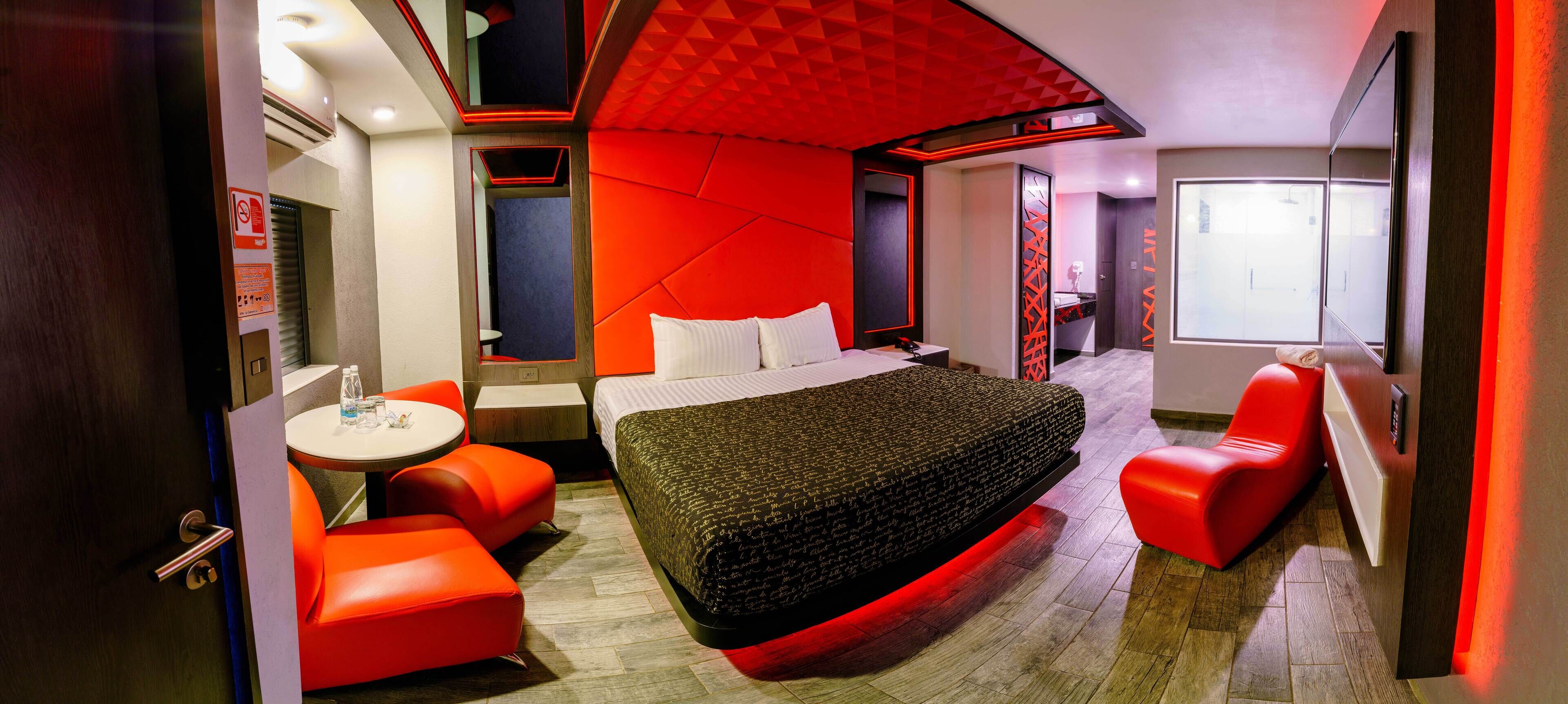 Suite estudio junior, 1 cama King size, vista al patio | Sábanas de algodón egipcio y ropa de cama de alta calidad 