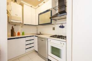 Réfrigérateur, four, plaque de cuisson, lave-vaisselle