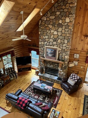 Smart TV, fireplace, DVD player, stereo