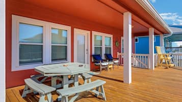 Casa, 3 habitaciones | Restaurante al aire libre