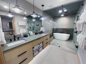 Condo, 2 Bedrooms | Bathroom