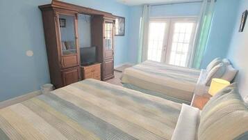 Townhome, 3 Bedrooms | 3 bedrooms, iron/ironing board, free WiFi