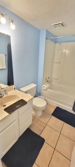 House, 3 Bedrooms | Bathroom | Towels, shampoo