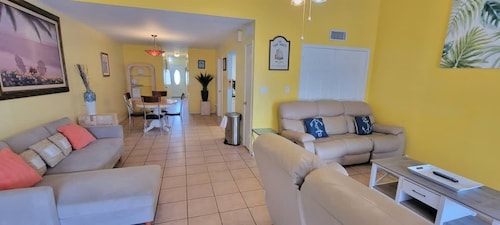 Private Townhome w/ private pool 1 block to beach 3 Bedroom Home by RedAwning