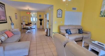 Private Townhome w/ private pool 1 block to beach 3 Bedroom Home by RedAwning