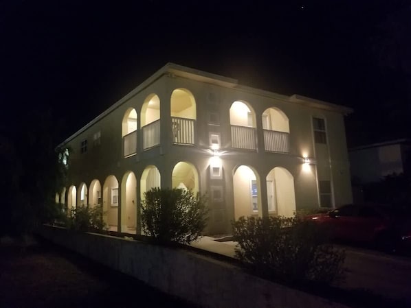 Condo, 2 quartos | Fachada
