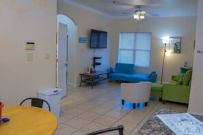 Departamento, 2 habitaciones | Área de sala de estar