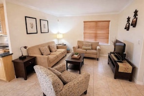 Apartment, 2 Bedrooms | Living area