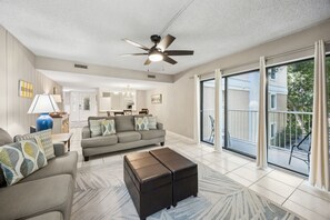 Huoneisto, 2 makuuhuonetta | Oleskelualue | Televisio