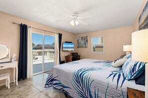 Room - House of Neptune: Steps from the sea and private pool (South Padre Island)