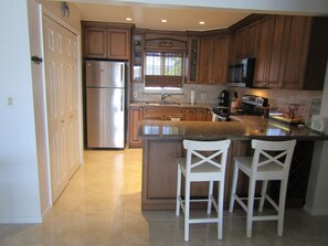 Stovetop, coffee/tea maker, toaster, blender - Key Largo Oasis. (Key Largo)