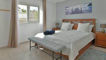 6 bedrooms, desk, iron/ironing board, free WiFi