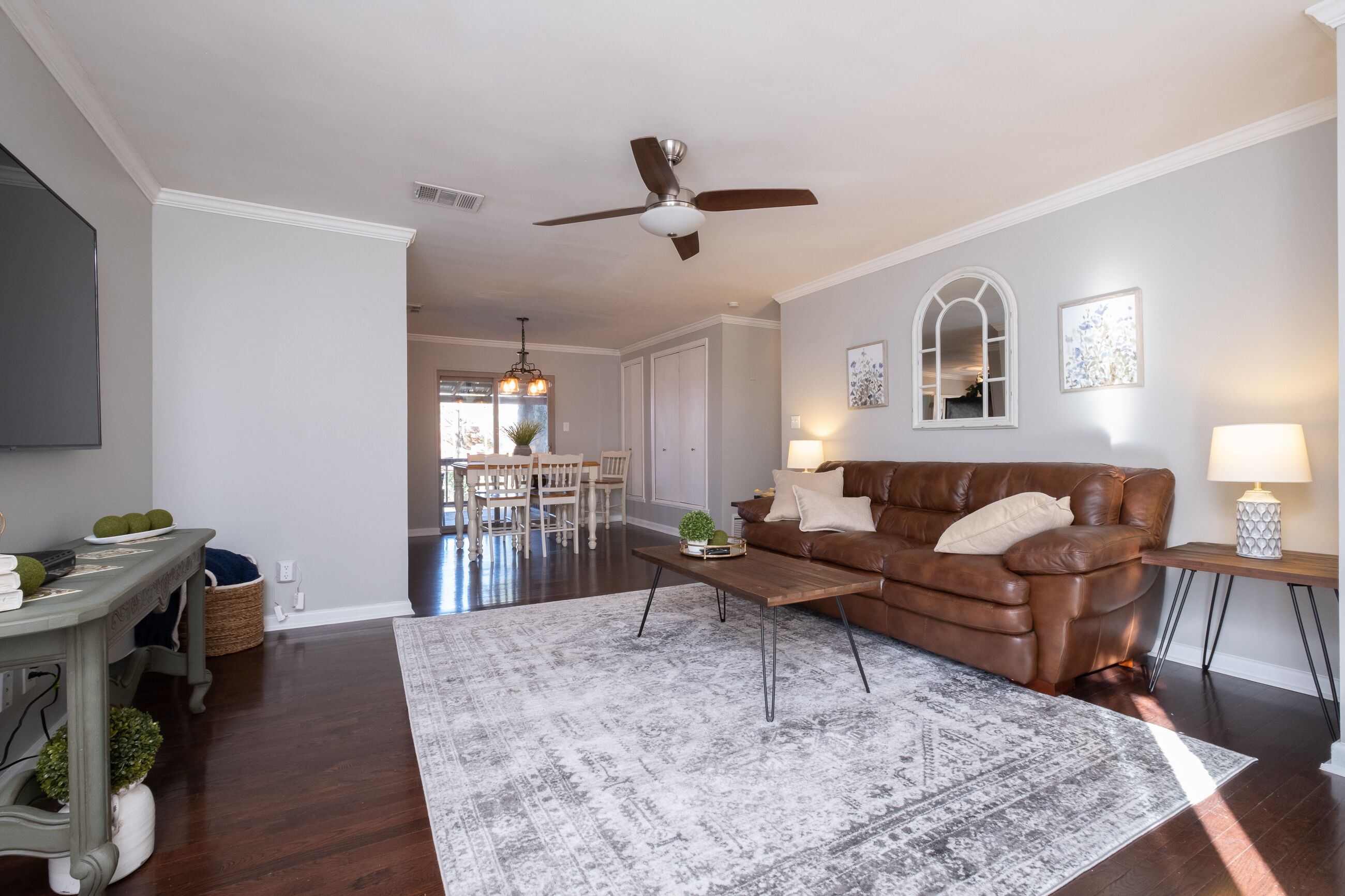 Newly remodeled house close to Hwy and restaurants