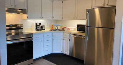 1 BR Best Location! Pools/Massage Chair/Hottubs!
Summer '25 long term rental ok!