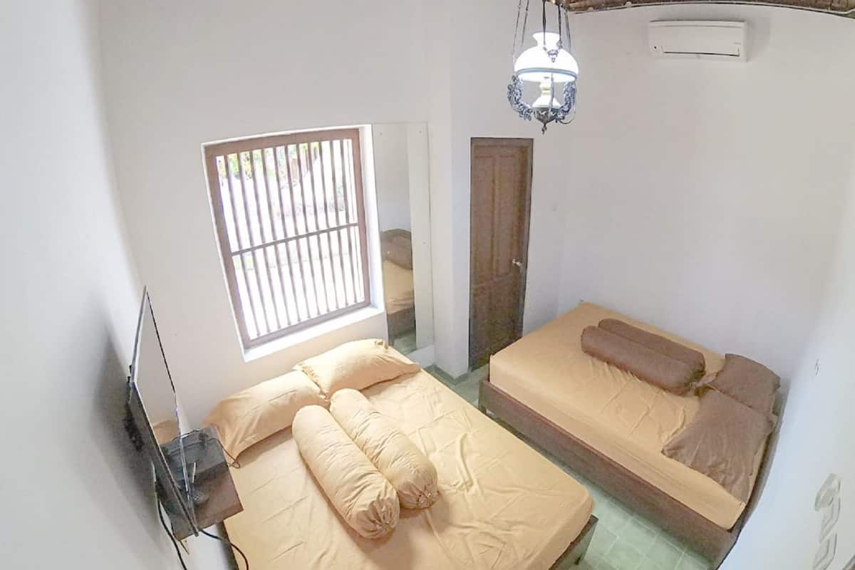 Habitación superior, 2 camas matrimoniales, para no fumadores | Ropa de cama