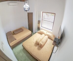 Superior Room, 2 Double Beds, Non Smoking | Bed sheets - Limasan Wongso Homestay (Sleman)