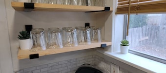 Lofted Urban Farmhouse Cottage Near Downtown Nampa, NNU, and Idaho Center Arena