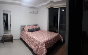 2 bedrooms, desk, iron/ironing board, free WiFi