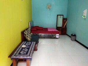 Standard Room, 1 Queen Bed, Non Smoking | Living area | 24-inch LED TV with cable channels, TV - Homestay Punokawan Borobudur (Borobudur)