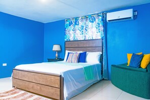 2 bedrooms, desk, iron/ironing board, travel crib - 2 Queen Suites Fully Secure Community Fullly AC (Spanish Town)