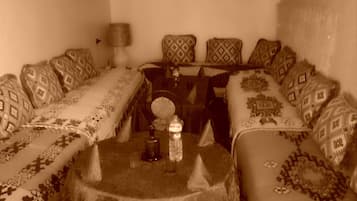 Room, 6 Bedrooms, Accessible, Smoking | Lounge