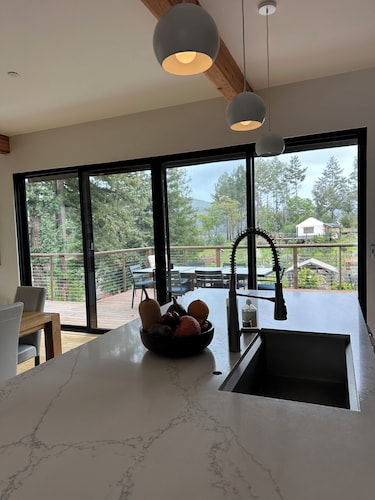 Sonoma Wine Country Retreat:  Scenic, tranquil, bucolic, Hot Tub