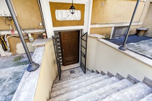 Property entrance - Antica Dimora al Colosseo (Rome)