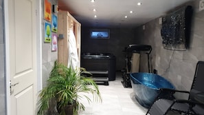 Apartment, 1 Bedroom, Hot Tub | Interior
