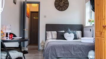 1 bedroom, travel cot, WiFi, bed sheets