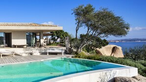 Unclassified image, 5 of 20, button - Villa in Porto Rafael, Design, Infinity Pool, Panoramic Sea View, Privacy (Palau)