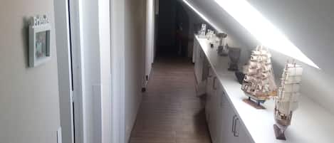 Maison, 5 chambres, terrasse, vue sur le jardin | Couloir