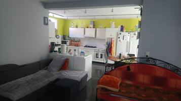 House, 5 Bedrooms, Terrace, Garden View | Bahagian dalam