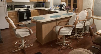 Great town house located in beautiful Halfway Oregon. Gateway to Hells Canyon!