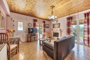 Villa, 2 chambres, fumeurs, piscine privée | Salle de séjour