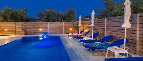 Vil·la, 2 dormitoris, fumadors, piscina privada | Piscina | Piscina a l'aire lliure