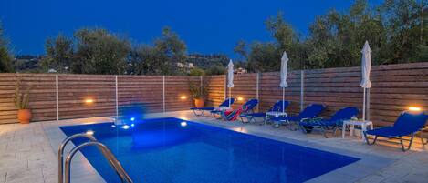 Villa, 2 soverom, røyk, privat basseng | Basseng | Utendørsbasseng