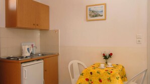 Interior - Beach Lovers Courtyard View Studio For Two (Rhodes)